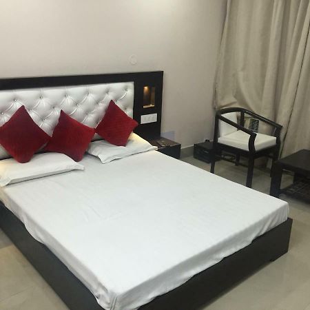 Metro Lodge Hyderabad Exterior photo